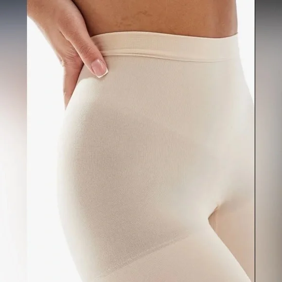 SPANX Seamless Everday Shaping Shorts - Picture 4 of 10